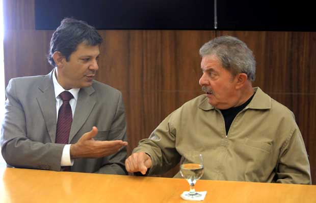 O ex-presidente Lula durante visita o prefeito de So Paulo, Fernando Haddad, em reunio com secretrios no gabinete. 