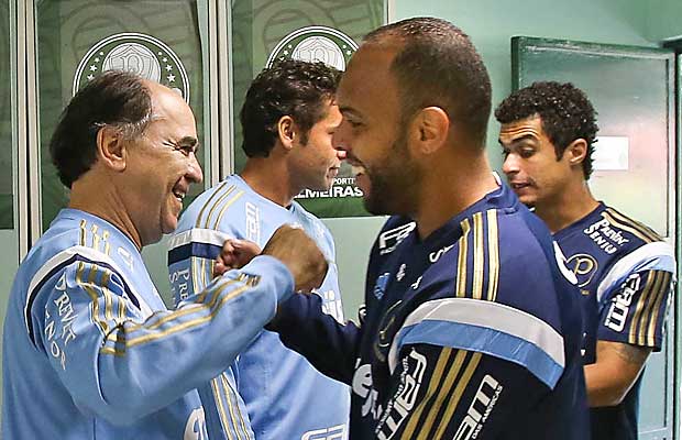 Alecsandro retorna ao time do Palmeiras aps leso