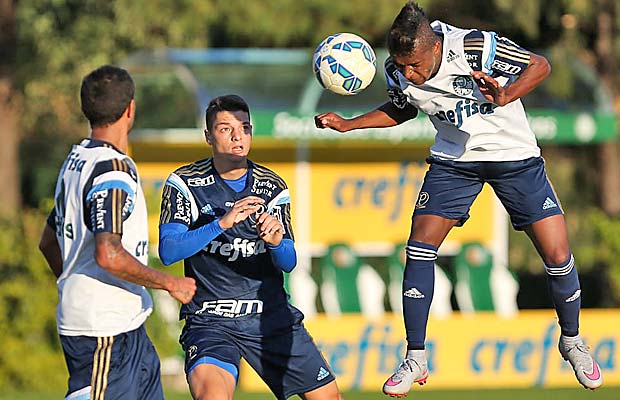 Jogadores do Palmeiras participam de treino preparatrio para a partida contra a Chapecoense