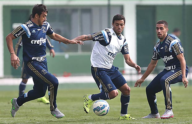O meia Cleiton Xavier em treino do Palmeiras
