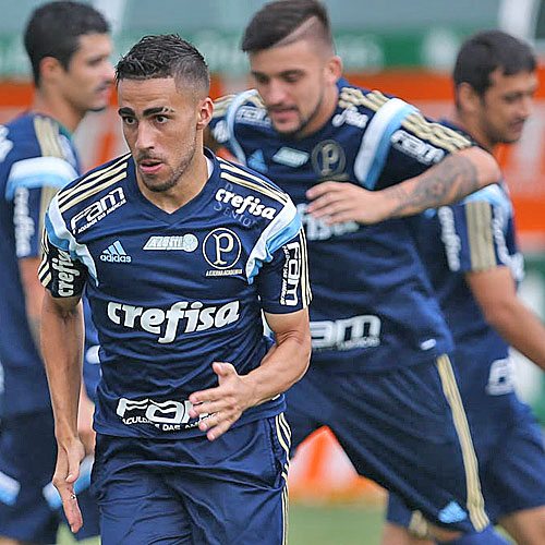 Gabriel puxa a fila em treino do Palmeiras