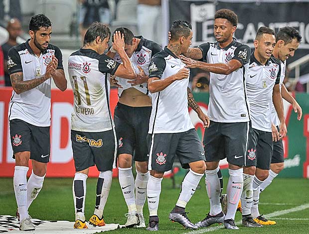 Jogadores do Corinthians comemoram o gol de Balbuena, que garantiu a vit&oacute;ria