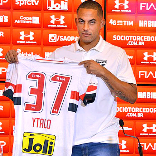 Ytalo posa com a camisa 37 que usar&aacute; no Tricolor