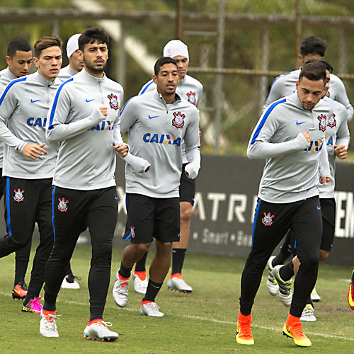 Jogadores do Corinthians treinam para enfrentar o Galo