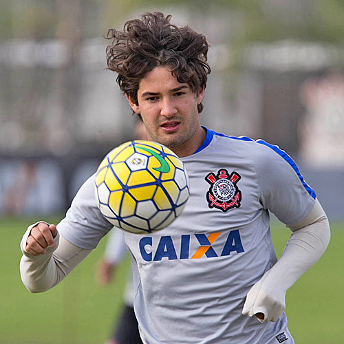Alexandre Pato treina para reestrear no Corinthians