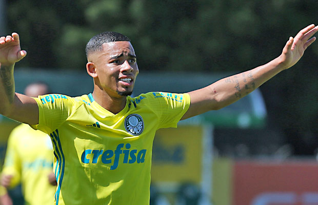 Gabriel Jesus durante o treinamento do Palmeiras