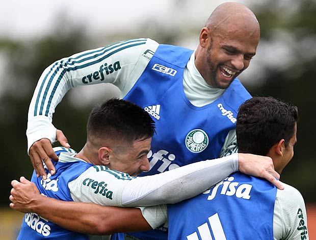 Willian, Felipe Melo e Jean durante o treino do Palmeiras