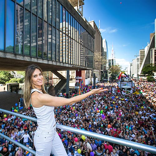 Fernanda Lima foi a madrinha da Parada Gay