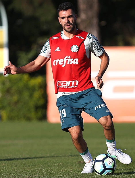Bruno Henrique treina para estrear pelo Palmeiras