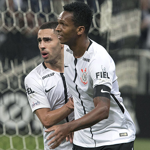 Jogadores do Corinthians em jogo do Tim&atilde;o contra Atl&eacute;tico-PR
