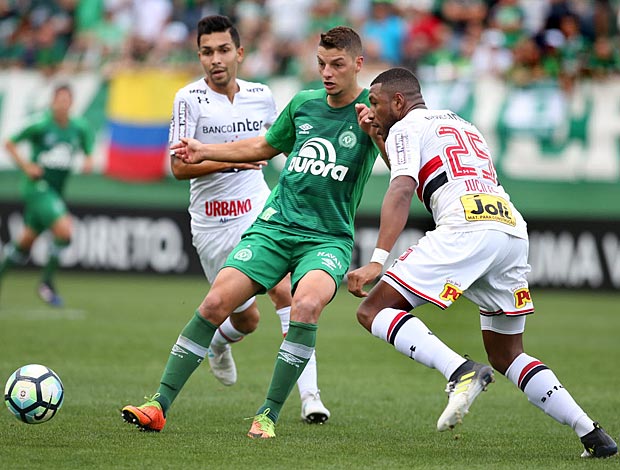 Chapecoense e São Paulo se enfrentaram, e Tricolor perdeu