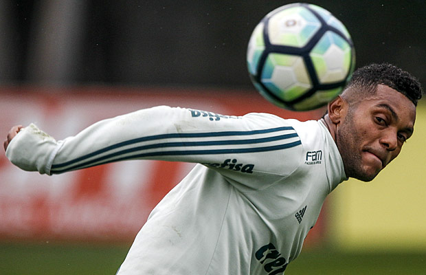 Borja treina para enfrentar a Chapecoense amanh&atilde; no Allianz