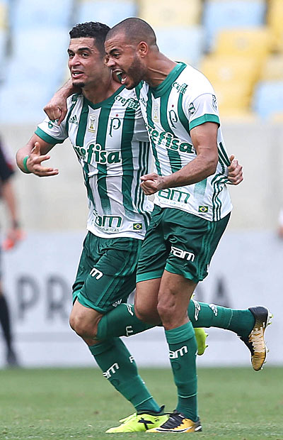 Eg&iacute;dio comemora gol marcado pelo Palmeiras