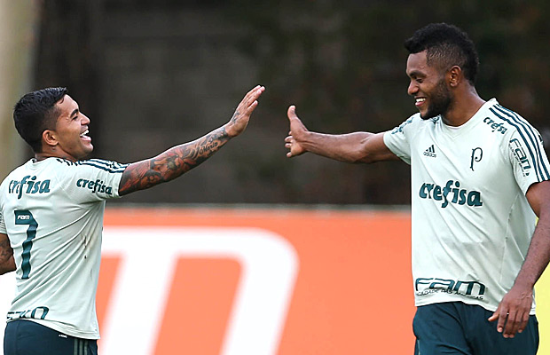 Dudu e Borja durante treinamento do Palmeiras para pegar o Cruzeiro