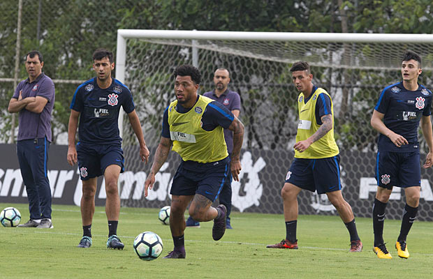 Kazim puxa ataque dos reservas em treino do Corinthians