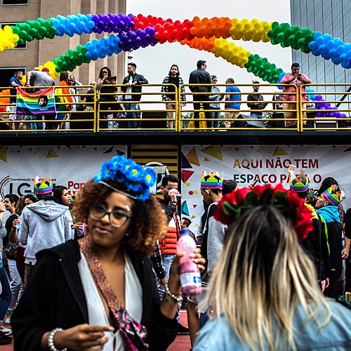 A 22ª edição da Parada do Orgulho LGBT de São Paulo ocupa a Paulista
