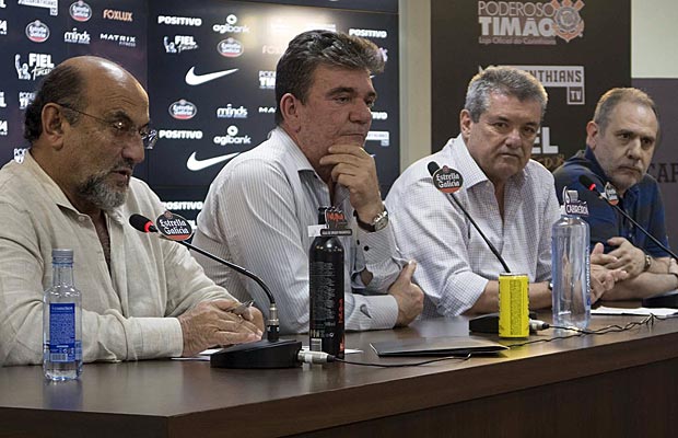 Diretores, gerente e o presidente do Corinthians falam sobre o clube