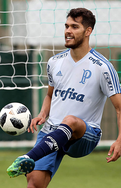 O jogador Nico Freire, do Palmeiras, durante treinamento
