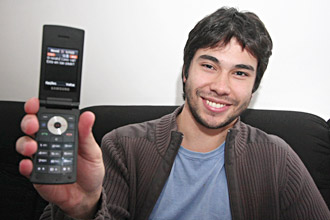 O socilogo Cleber Lopes afirma que usa o celular preferencialmente para enviar mensagens de texto