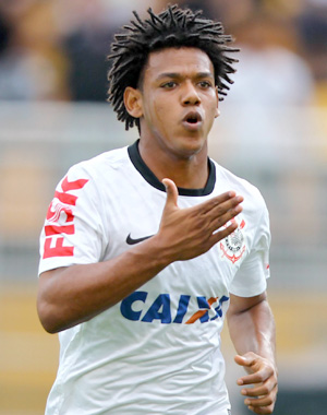 Romarinho comemora gol contra o Palmeiras