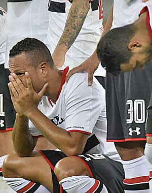 Timão perde e dá adeus à Libertadores