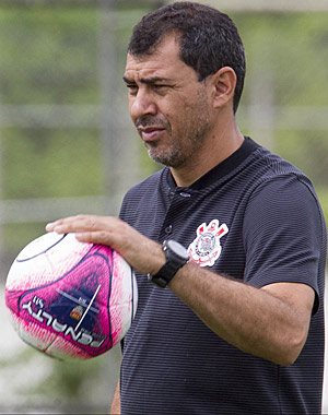Carille fecha acordo com o Al-Wehda