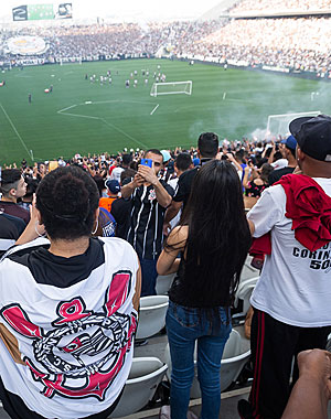 Treino do Corinthians recebe 38 mil fiéis