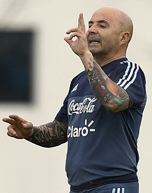Peixe anuncia Sampaoli como técnico