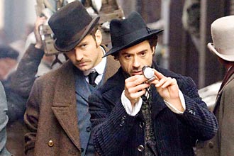 Robert Downey Jr. e Jude Law representam Sherlock Holmes e Dr. Watson no cinema