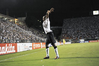 Elias celebra o gol que deu a vitria ao Corinthians