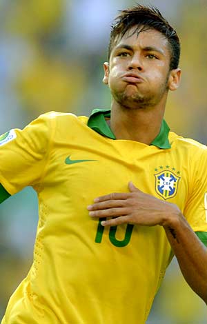 Neymar comemora o primeiro gol da seleção