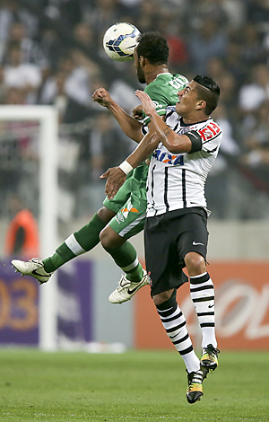 Corinthians tropeça com empate em casa