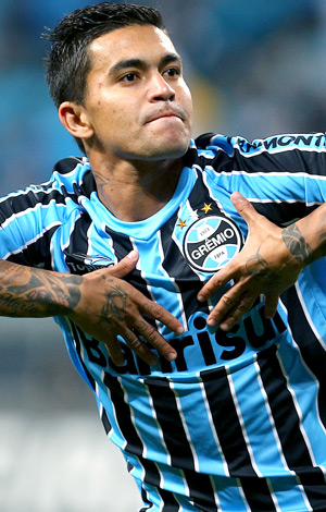 Dudu durante jogo pelo Grêmio