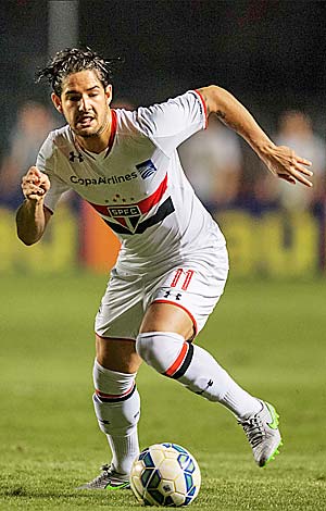 Alexandre Pato em jogo contra a Chapecoense