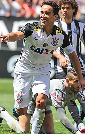 Jadson fez dois gols na vitória contra o Santos