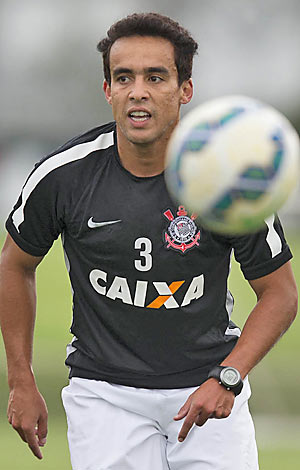 O meia Jadson é um dos destaques do Corinthians