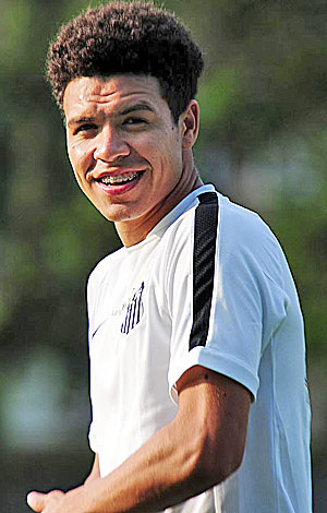 Meia Marquinhos Gabriel, destaque do Santos na temporada 2015, interessa ao Corinthians, mas pode ir para o futebol chinês em 2016; jogador recebeu sondagens de clubes do país asiático
