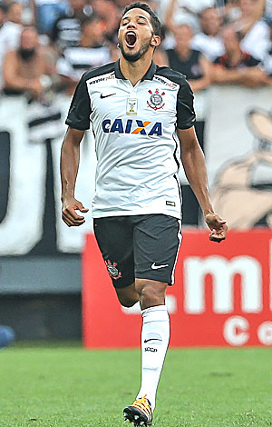 Yago comemora gol marcado contra o São Paulo