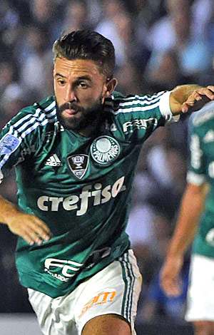 Allione corre durante a derrota do Palmeiras