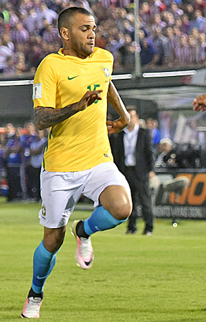 Daniel Alves, que marcou o gol de empate da partida