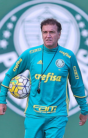 O técnico Cuca durante treinamento do Palmeiras