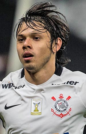 O atacante paraguaio Ángel Romero comemora gol
