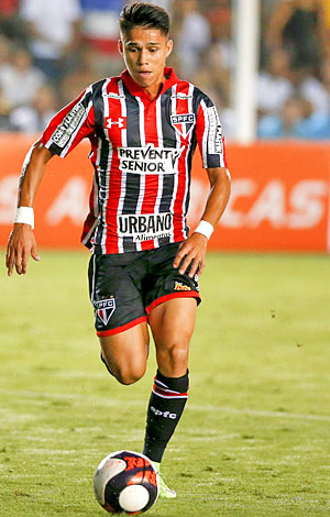 Luiz Araújo arranca para o gol da virada do Tricolor