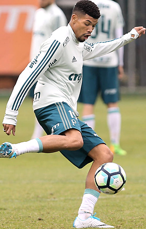 Juninho deve ganhar chance no Palmeiras amanhã