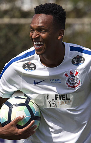Ex-jogador do Galo, Jô costumava secar o Cruzeiro