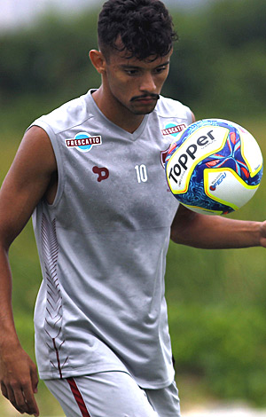O meia Scarpa, 23 anos, quer atuar no Palmeiras