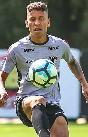 O lateral direito Marcos Rocha, 29 anos, acerta a sua transferência para o Palmeiras por empréstimo