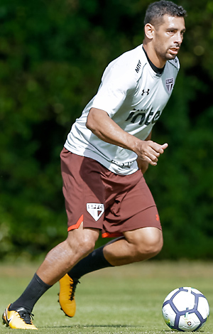 Diego Souza treina para enfrentar o Botafogo