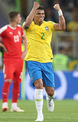 Thiago Silva comemora apÃ³s marcar o 2Âº do Brasil