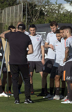 Jogadores do Corinthians treinam para pegar o Sport